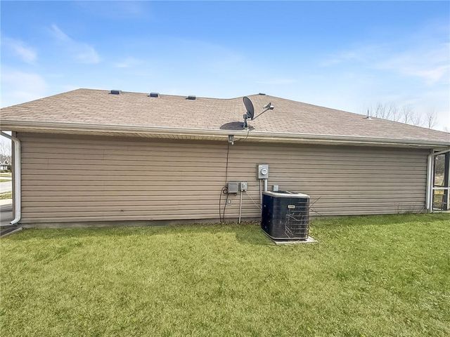 441 SW Laura Lane, Grain Valley, MO 64029