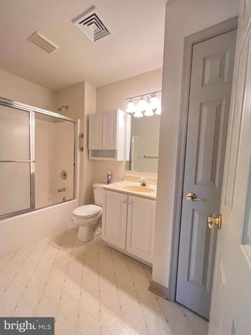 5225 COBBLESTONE DR, Mechanicsburg, PA 17055