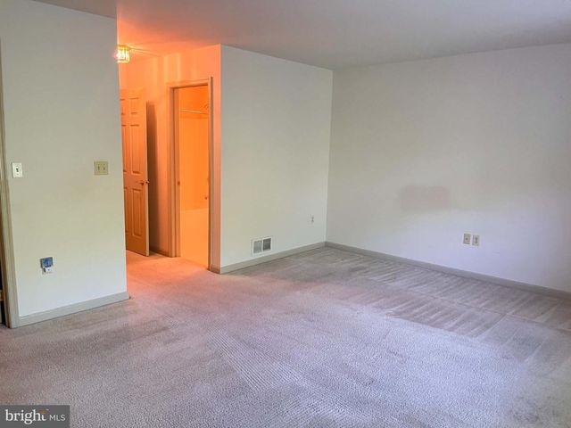 5225 COBBLESTONE DR, Mechanicsburg, PA 17055