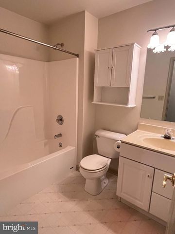 5225 COBBLESTONE DR, Mechanicsburg, PA 17055
