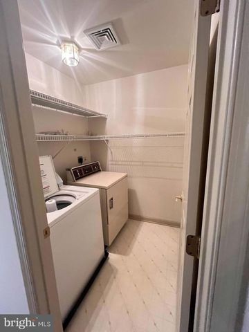 5225 COBBLESTONE DR, Mechanicsburg, PA 17055