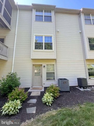 5225 COBBLESTONE DR, Mechanicsburg, PA 17055