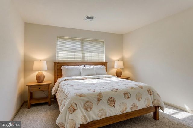 5225 COBBLESTONE DR, Mechanicsburg, PA 17055