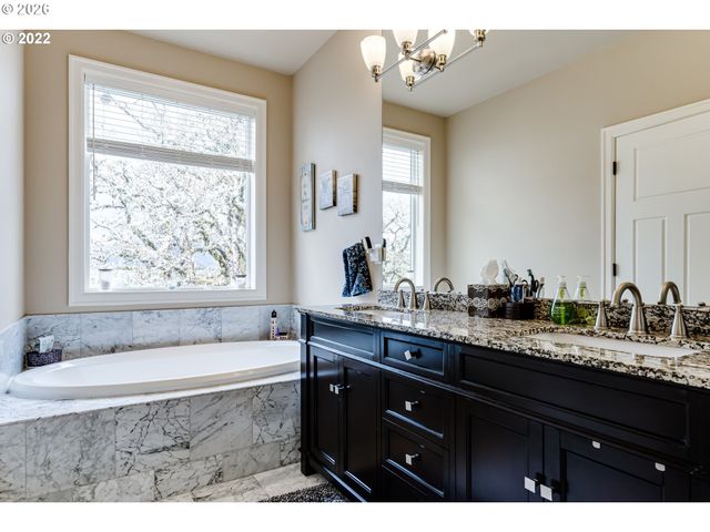 6428 DOGWOOD St, Springfield, OR 97478