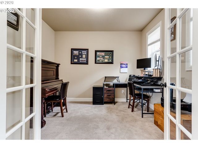 6428 DOGWOOD St, Springfield, OR 97478