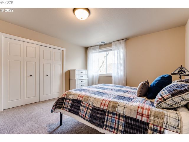 6428 DOGWOOD St, Springfield, OR 97478