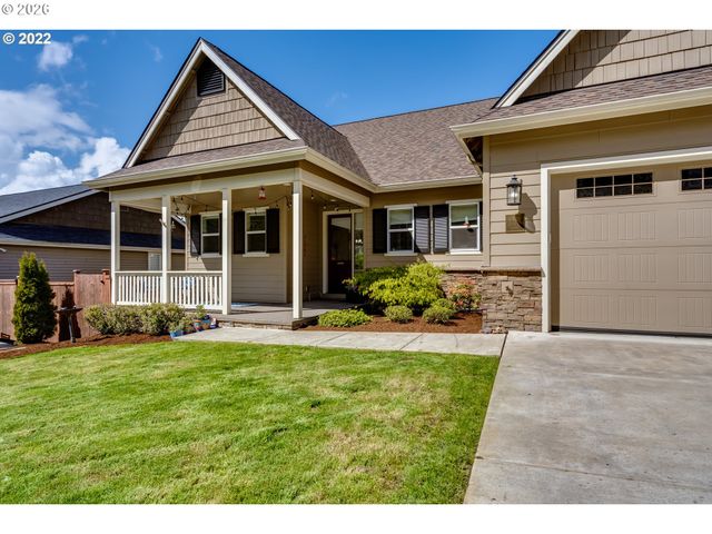 6428 DOGWOOD St, Springfield, OR 97478