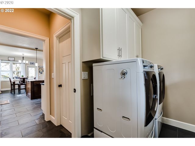 6428 DOGWOOD St, Springfield, OR 97478