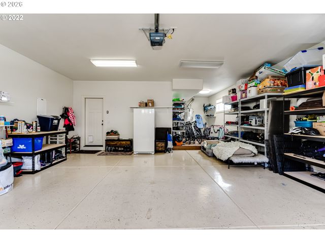 6428 DOGWOOD St, Springfield, OR 97478