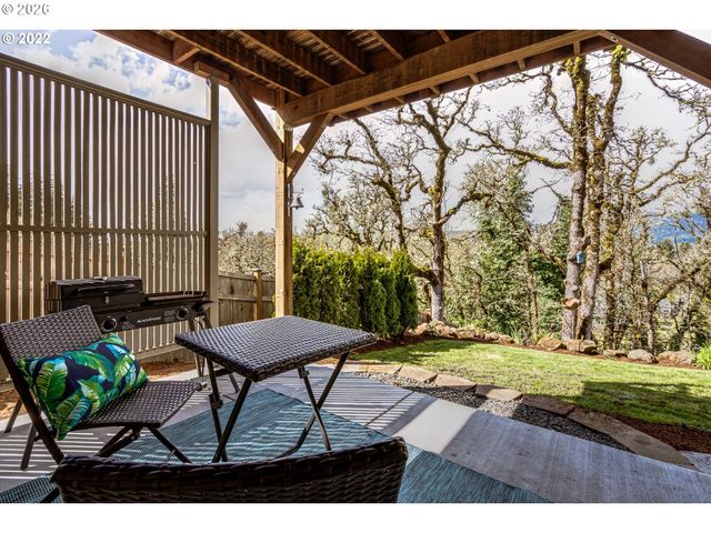 6428 DOGWOOD St, Springfield, OR 97478
