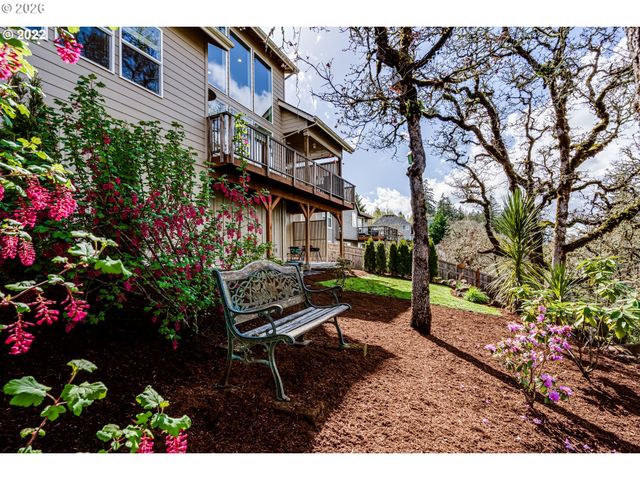 6428 DOGWOOD St, Springfield, OR 97478
