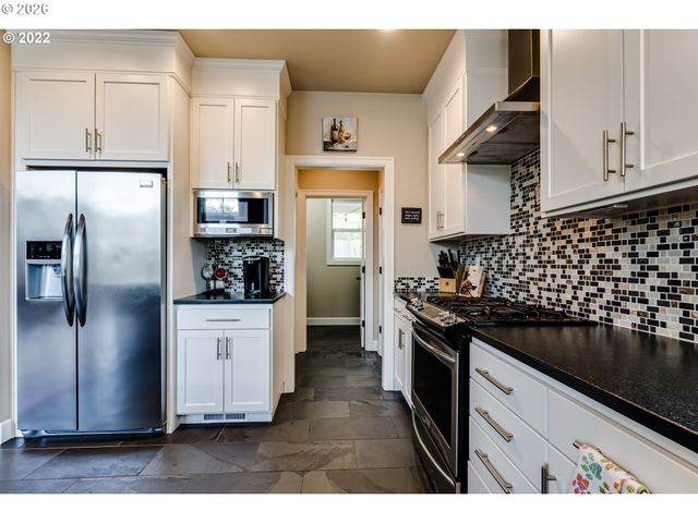 6428 DOGWOOD St, Springfield, OR 97478