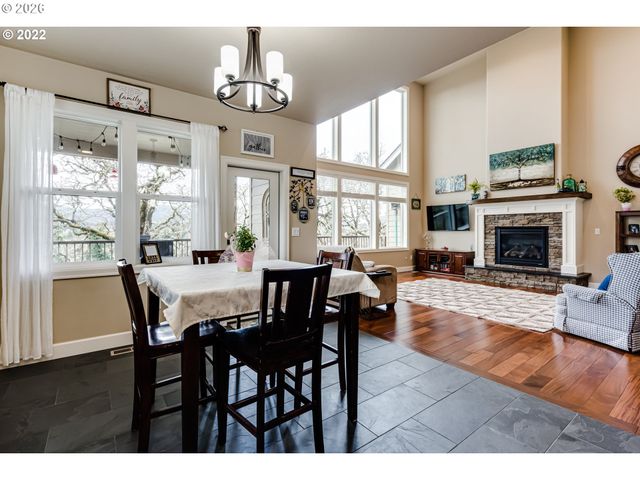 6428 DOGWOOD St, Springfield, OR 97478