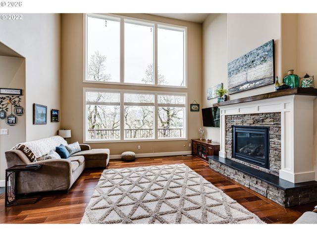 6428 DOGWOOD St, Springfield, OR 97478