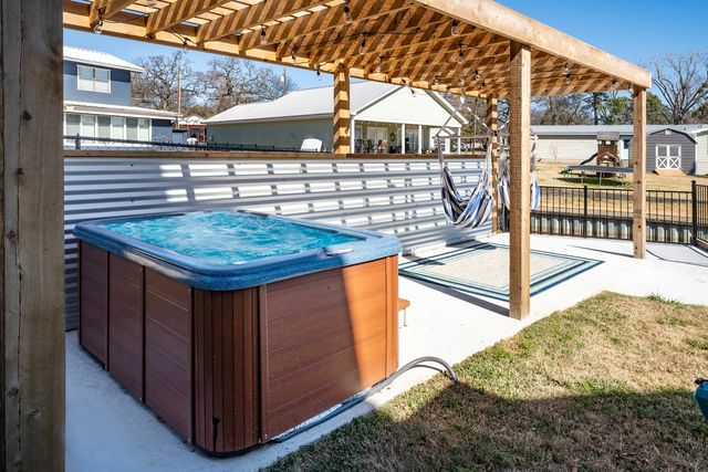 156 Palisade Drive, Gun Barrel City, TX 75156
