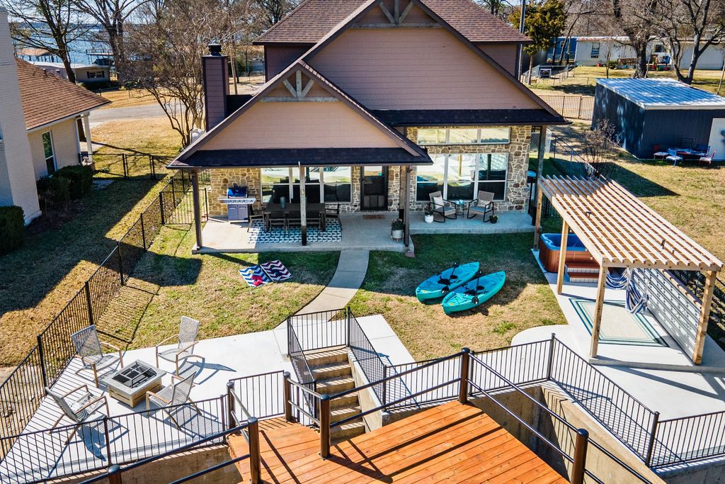 156 Palisade Drive, Gun Barrel City, TX 75156