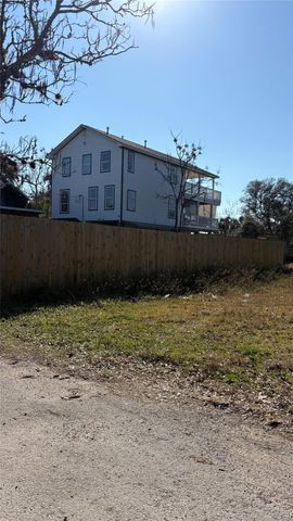 1401 34th Street, Galveston, TX 77550