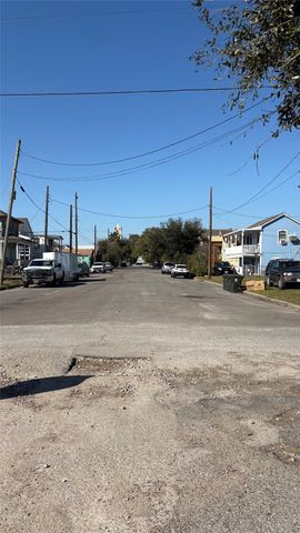 1401 34th Street, Galveston, TX 77550