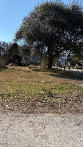 1401 34th Street, Galveston, TX 77550