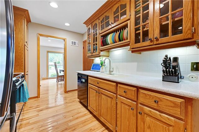 6501 W 94th Terrace, Overland Park, KS 66212