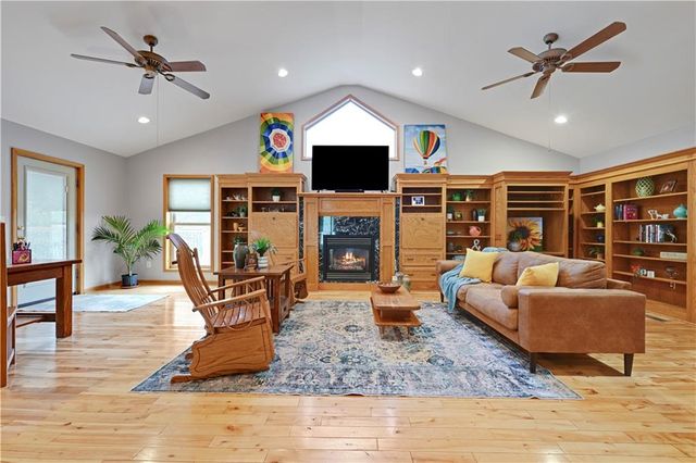 6501 W 94th Terrace, Overland Park, KS 66212