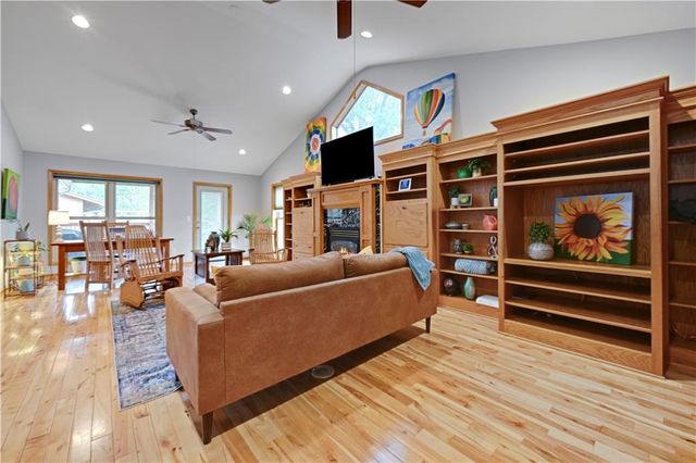 6501 W 94th Terrace, Overland Park, KS 66212