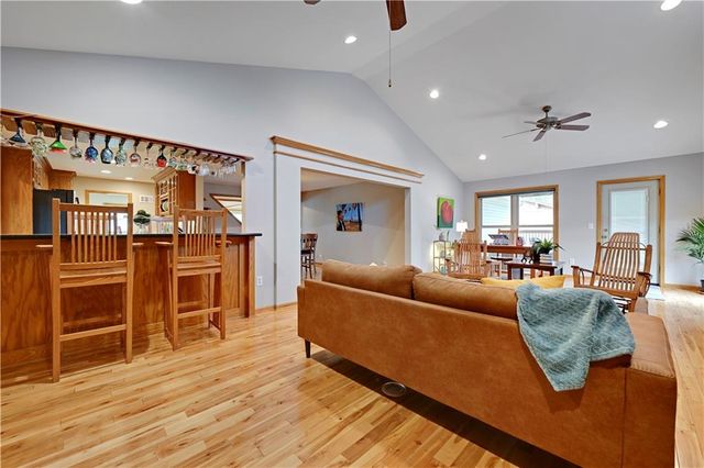 6501 W 94th Terrace, Overland Park, KS 66212