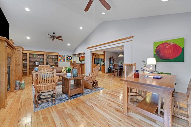 6501 W 94th Terrace, Overland Park, KS 66212