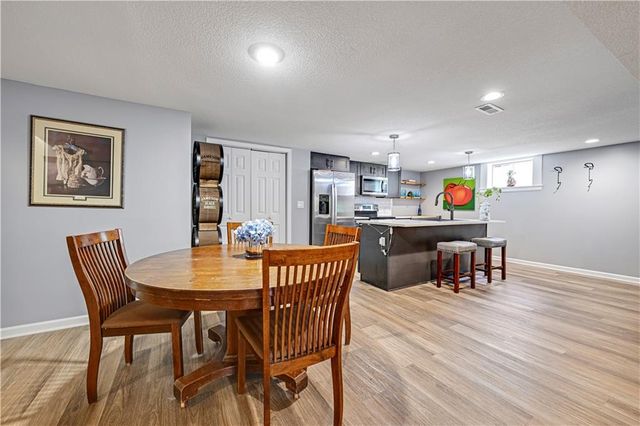 6501 W 94th Terrace, Overland Park, KS 66212