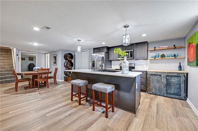 6501 W 94th Terrace, Overland Park, KS 66212