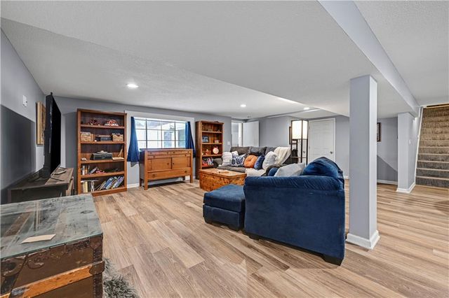 6501 W 94th Terrace, Overland Park, KS 66212