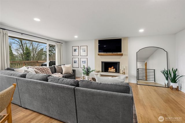 751 Alvord Avenue N, Kent, WA 98031