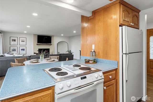 751 Alvord Avenue N, Kent, WA 98031