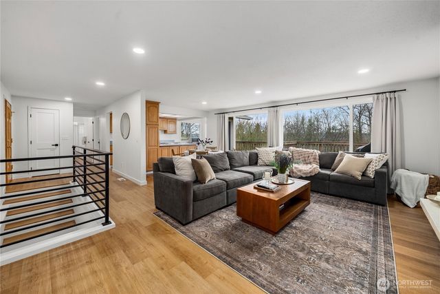 751 Alvord Avenue N, Kent, WA 98031