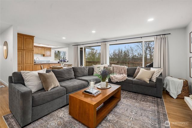 751 Alvord Avenue N, Kent, WA 98031