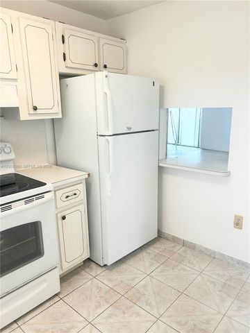 8345 Sunrise Lakes Boulevard 210, Sunrise, FL 33322