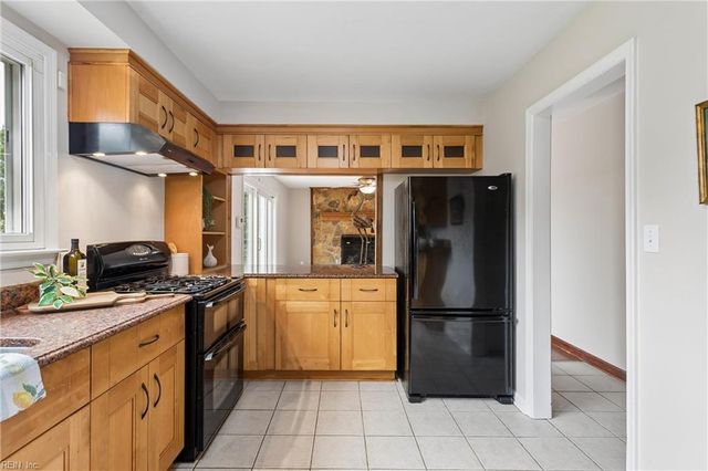 92 Oakville DR, Hampton, VA 23669