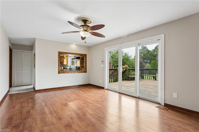 92 Oakville DR, Hampton, VA 23669