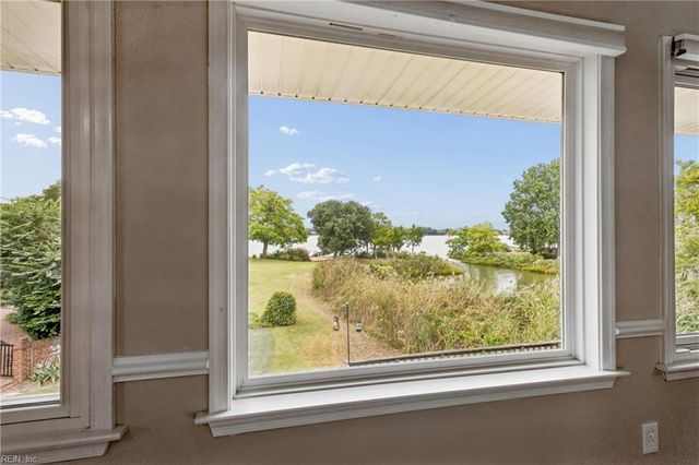 92 Oakville DR, Hampton, VA 23669
