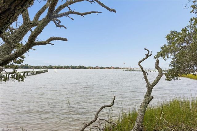 92 Oakville DR, Hampton, VA 23669