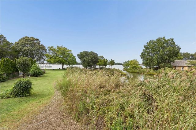 92 Oakville DR, Hampton, VA 23669
