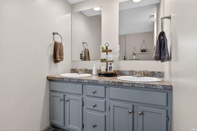 33 S Brookfield Drive, Lafayette, IN 47905