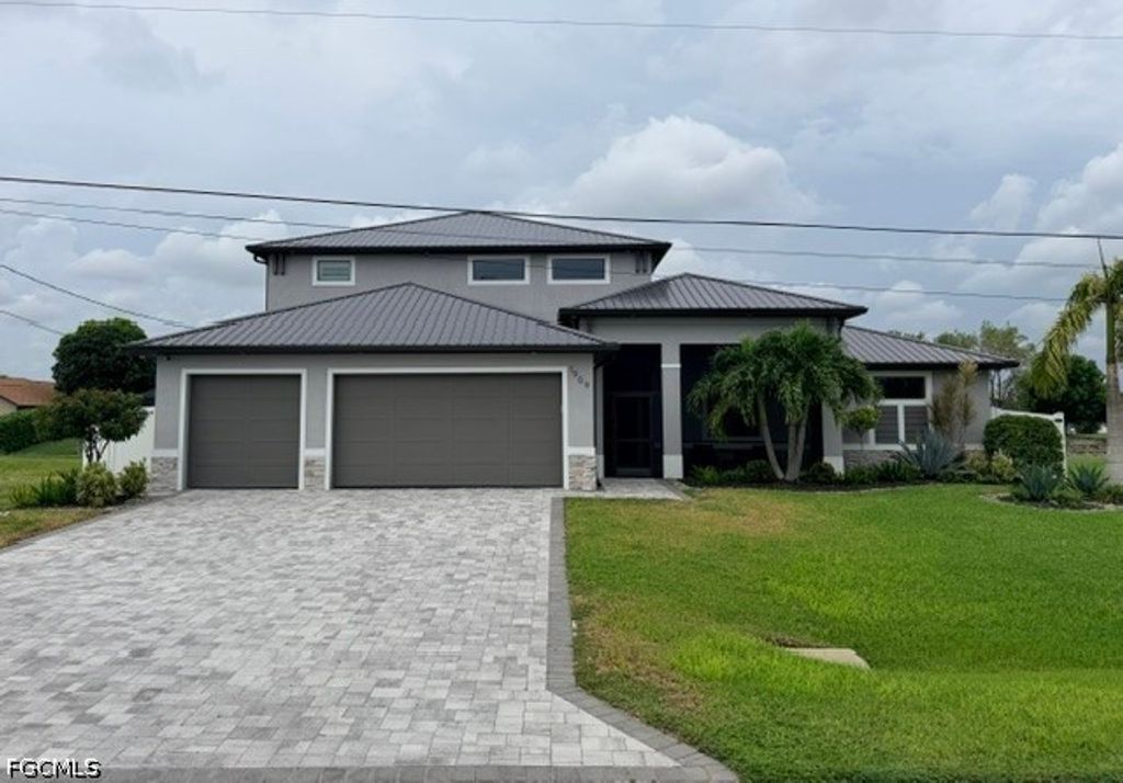 Image 1 of property listing at 1909 SE 14th ST, Cape Coral, FL 33990