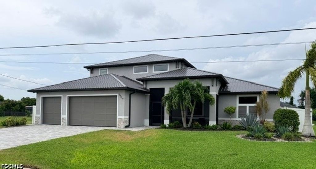 Image 2 of property listing at 1909 SE 14th ST, Cape Coral, FL 33990