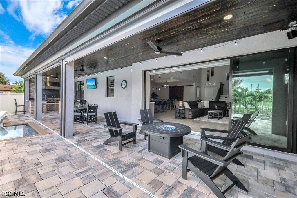 Image 35 of property listing at 1909 SE 14th ST, Cape Coral, FL 33990