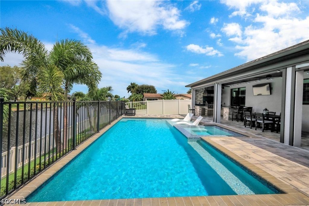 Image 38 of property listing at 1909 SE 14th ST, Cape Coral, FL 33990