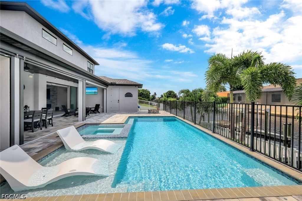 Image 39 of property listing at 1909 SE 14th ST, Cape Coral, FL 33990