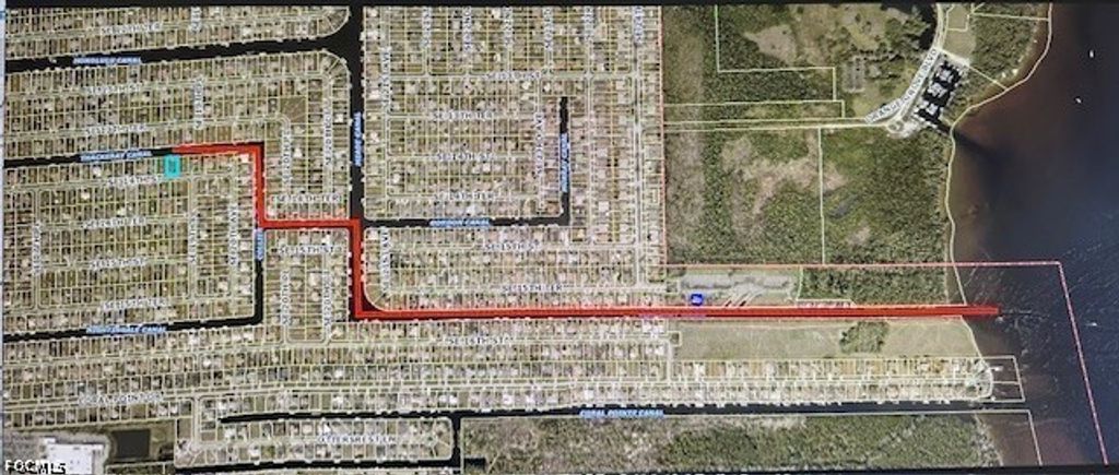 Image 4 of property listing at 1909 SE 14th ST, Cape Coral, FL 33990