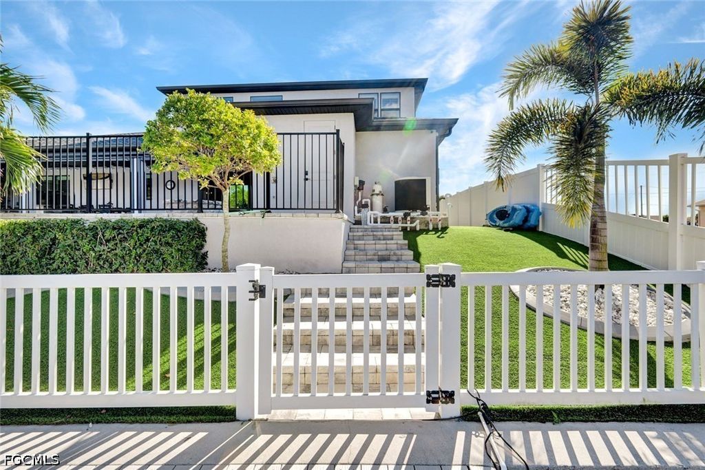 Image 42 of property listing at 1909 SE 14th ST, Cape Coral, FL 33990