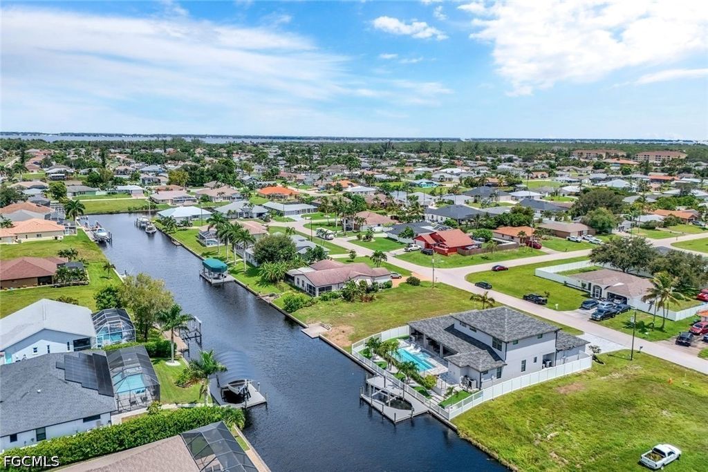Image 45 of property listing at 1909 SE 14th ST, Cape Coral, FL 33990